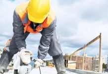 Fabrika inşaatında yüksekten düşen kalıp ustası hayatını kaybetti